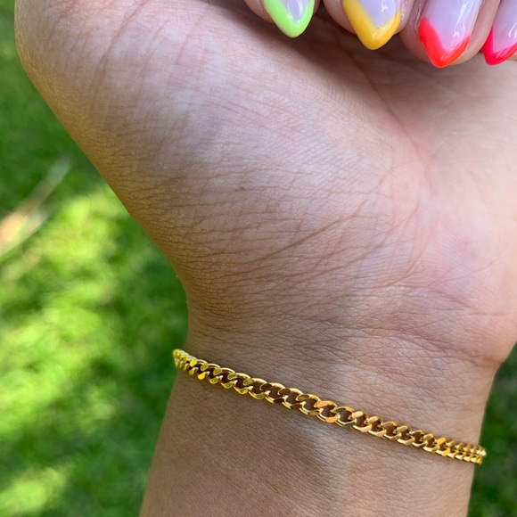 *SOLD*Cuban Link Bracelet (Small) - Picture 3 of 4